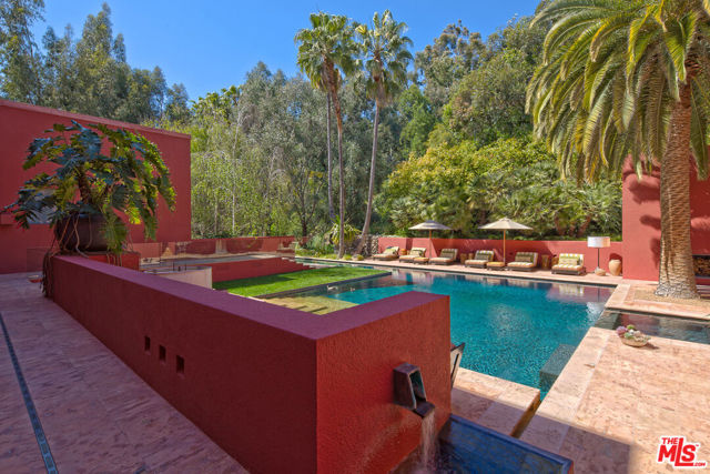 470 Layton Way, Los Angeles CA: https://media.crmls.org/mediaz/b5d0c136-6351-4fdb-bf52-906570975784.jpg