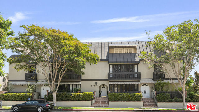 350 S Spalding Drive, Beverly Hills CA: https://media.crmls.org/mediaz/b5d1394a-a96c-41d2-8791-a68c9d15023a.jpg