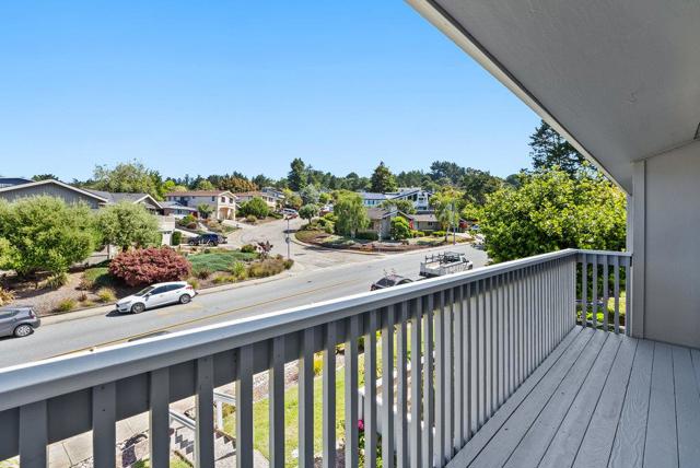 1582 Dolphin Drive, Aptos CA: https://media.crmls.org/mediaz/b5d15dc9-8a69-42d8-90a2-6b68670ee5e2.jpg