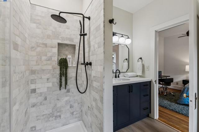 3215 Liberty Ave, Alameda CA: https://media.crmls.org/mediaz/b5d1d460-9f61-4f86-95ad-b6f170562d98.jpg