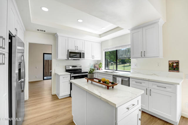 4188 Minnecota Drive, Thousand Oaks CA: https://media.crmls.org/mediaz/b5d25997-5bc0-44cb-9fc8-2ba1fd35c27f.jpg