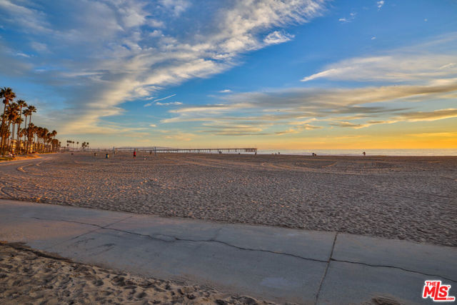 2207 Ocean Front Walk, Venice CA: https://media.crmls.org/mediaz/b5d263d9-9c8f-435e-81e3-1f05d2a0efc7.jpg
