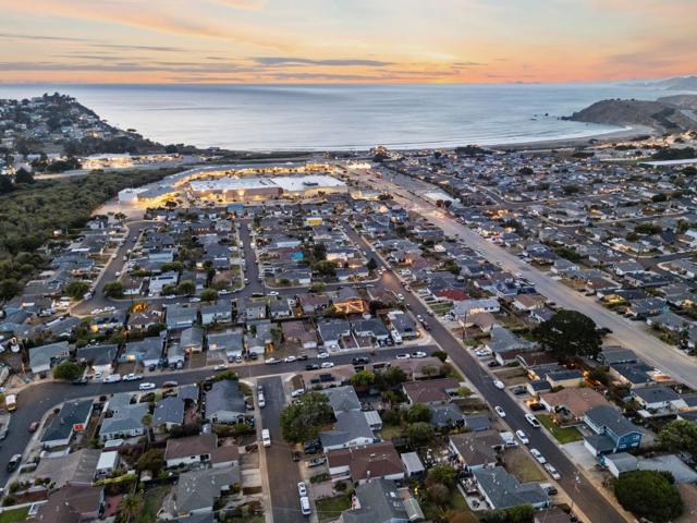652 Montezuma Drive, Pacifica CA: https://media.crmls.org/mediaz/b5d27b72-d7b3-4c3b-83dd-c7bebfbb0810.jpg