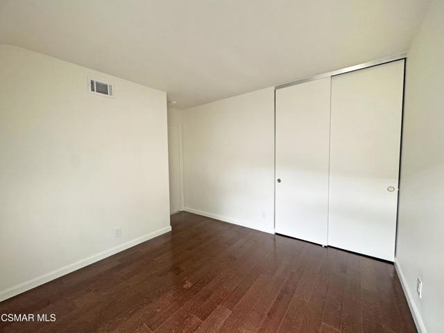 607 Valley Oak Lane, Newbury Park CA: https://media.crmls.org/mediaz/b5d2b7ca-9ff9-4049-90e5-0ba4a21693bb.jpg