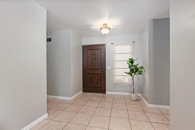 25119 Como Esta Court, Ramona CA: https://media.crmls.org/mediaz/b5d30e9b-3119-4b86-92a0-c1ffbbd626d1.jpg