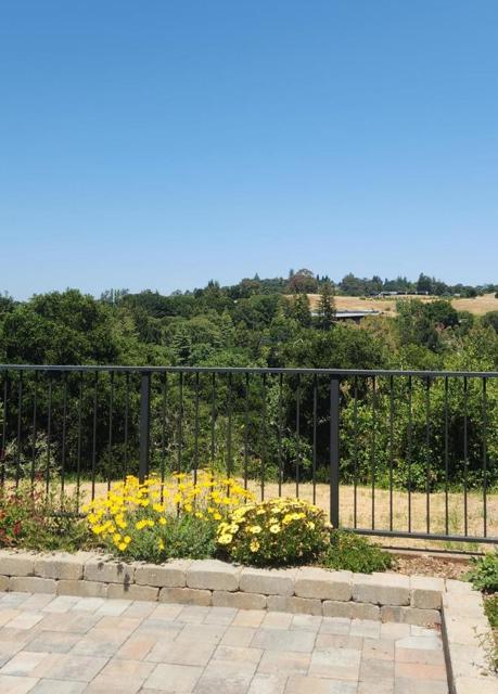 287 Portola Road, Portola Valley CA: https://media.crmls.org/mediaz/b5d34b08-e0b7-4fab-804e-b65b29f341c7.jpg