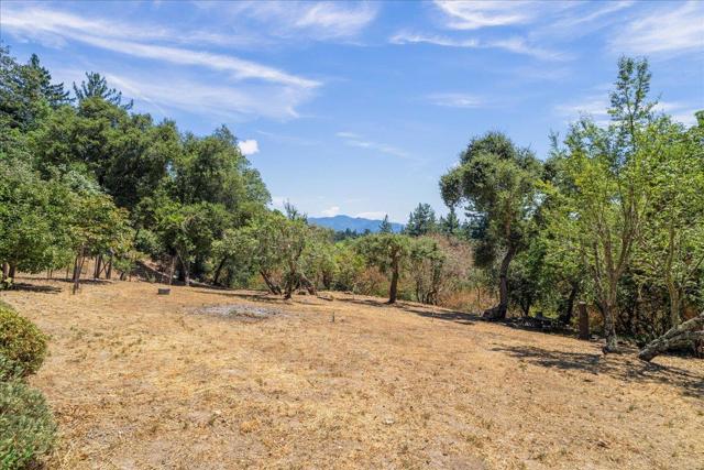 22196 Summit Road, Los Gatos CA: https://media.crmls.org/mediaz/b5d3bb39-6bed-4364-bad0-f2a9ac1a85c9.jpg