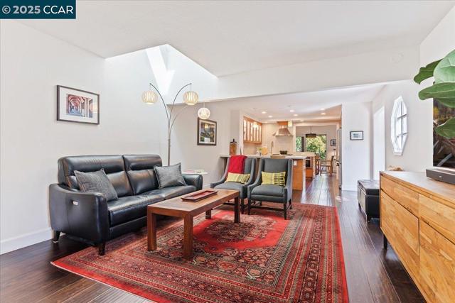 5 Doral Dr, Moraga CA: https://media.crmls.org/mediaz/b5d3e96e-a004-4a94-9802-18273a1d2bdb.jpg