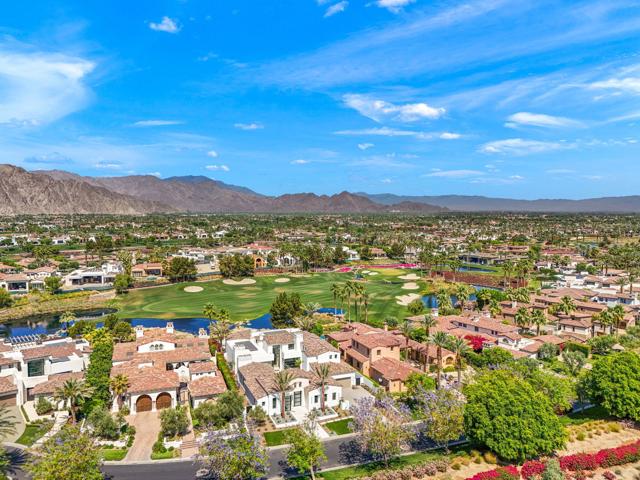 53603 Via Mallorca, La Quinta CA: https://media.crmls.org/mediaz/b5d430a8-2baa-4150-80e1-0ca605ca99ff.jpg