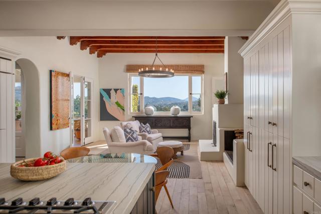 17484 El Vuelo, Rancho Santa Fe CA: https://media.crmls.org/mediaz/b5d442e4-6733-499e-a1a4-a417208b2413.jpg