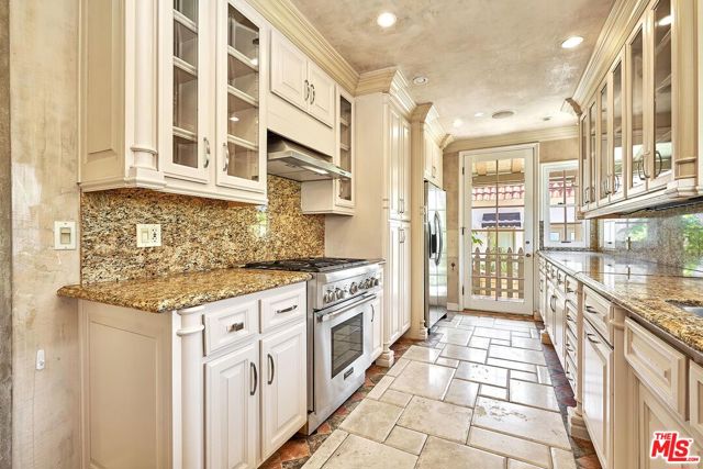 424 N Arden Boulevard, Los Angeles CA: https://media.crmls.org/mediaz/b5d52124-d8ad-45fa-b47f-69f86fec813e.jpg