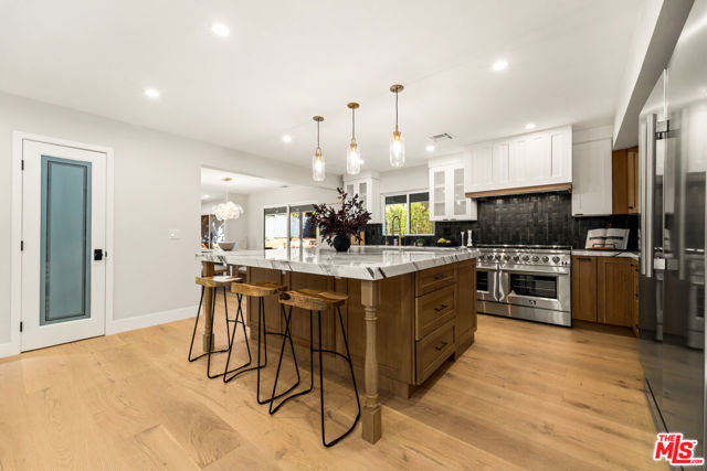 22824 Margarita Drive, Woodland Hills CA: https://media.crmls.org/mediaz/b5d5ec41-4da4-424c-8381-7e4b54ea11df.jpg
