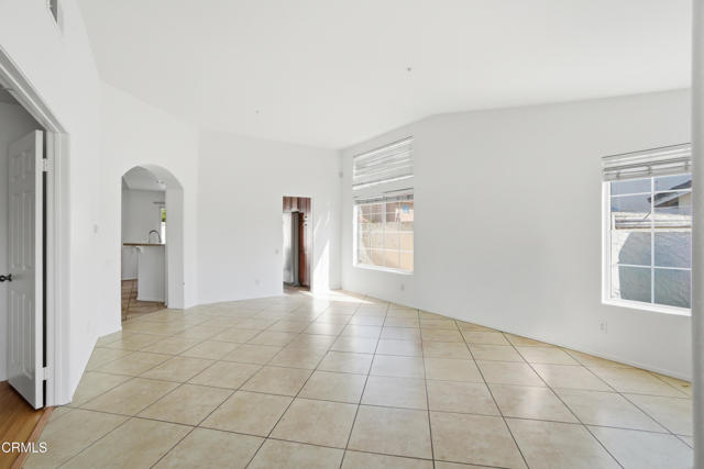 Detail Gallery Image 7 of 36 For 676 Snipe Walk, Oxnard,  CA 93035 - 4 Beds | 2 Baths