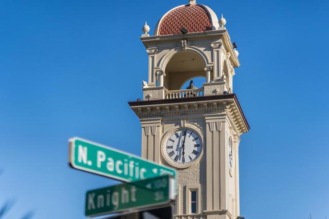 918 3rd Street, Santa Cruz CA: https://media.crmls.org/mediaz/b5d68cd6-8416-401f-a24a-9ccde9f9df7a.jpg