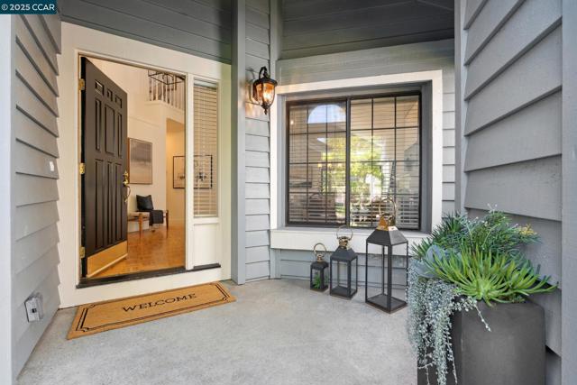 137 Kingswood Cir, Danville CA: https://media.crmls.org/mediaz/b5d72c72-367d-4562-ae4f-25301d3bad5d.jpg