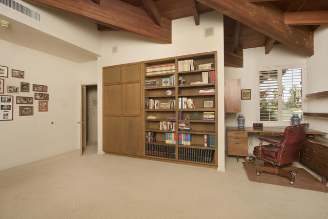 Image 34 of 63 For 70796 Fairway Drive