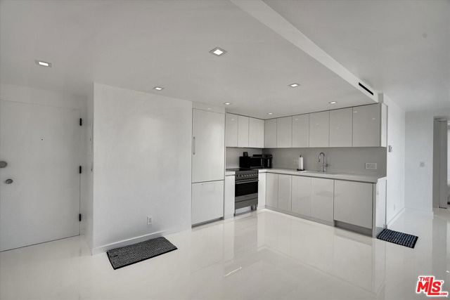 2160 E Century Parkway, Los Angeles CA: https://media.crmls.org/mediaz/b5d73b28-315e-48a0-a079-694a8214513b.jpg