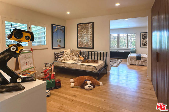 11575 Dona Dorotea Drive, Studio City CA: https://media.crmls.org/mediaz/b5d73b6d-b2e4-41b3-aa12-303952c2ab4f.jpg