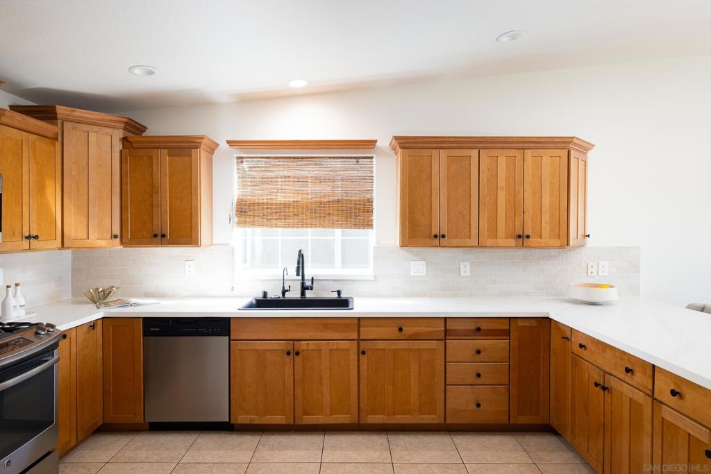 https://media.crmls.org/mediaz/b5d77cf2-fea1-4616-b6f1-889a44f40778.jpg?preset=X-Large