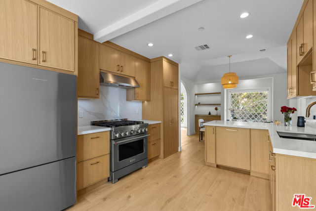 1225 California Avenue, Santa Monica CA: https://media.crmls.org/mediaz/b5d85064-4a50-4df3-a7f8-a91c32794c0b.jpg
