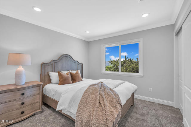 320 Starlane Drive, La Canada Flintridge CA: https://media.crmls.org/mediaz/b5d86e23-1e21-4212-8df2-e138863eefd4.jpg