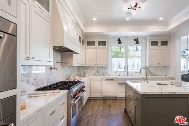 530 Arbramar Avenue, Pacific Palisades CA: https://media.crmls.org/mediaz/b5d877d4-af23-431d-ae89-ce4fb5b2c84f.jpg