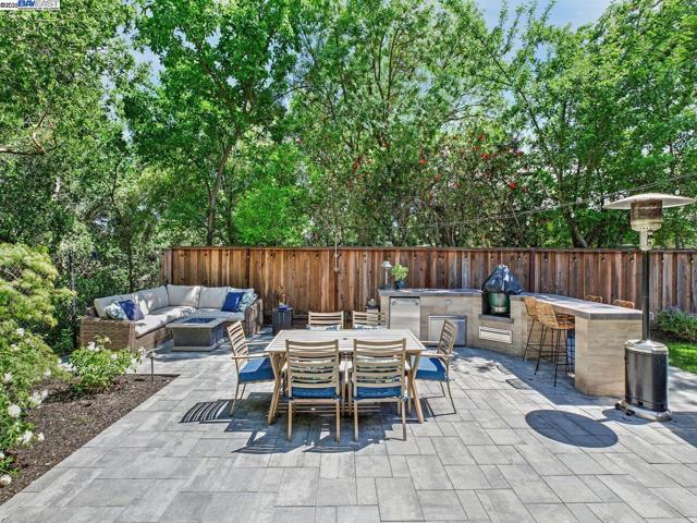8043 Crossridge Rd, Dublin CA: https://media.crmls.org/mediaz/b5d8f99f-2230-402b-8e81-3602f00e2feb.jpg