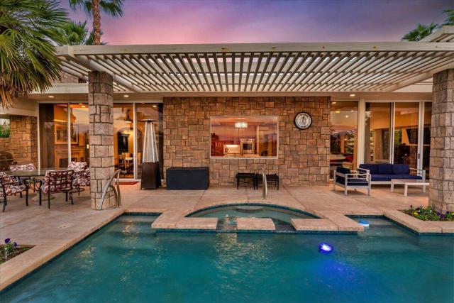 2 Deerfield Court, Rancho Mirage CA: https://media.crmls.org/mediaz/b5d92bec-eb23-496a-9abc-3459e32a1632.jpg
