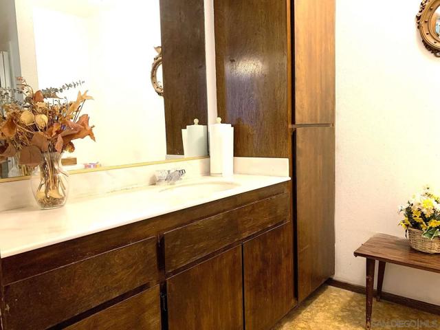 30809 Desert Shadow Rd, Castaic CA: https://media.crmls.org/mediaz/b5d96546-e886-4aba-a6b4-13022b94fe45.jpg