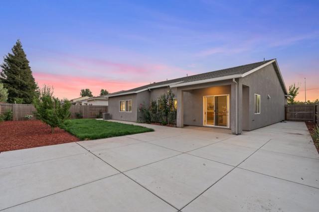 1340 Crimson Place, Manteca CA: https://media.crmls.org/mediaz/b5d97d82-d210-4c7c-b154-dabf1bddd187.jpg