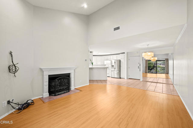 Detail Gallery Image 7 of 32 For 4210 via Arbolada #301,  Los Angeles,  CA 90042 - 2 Beds | 2 Baths