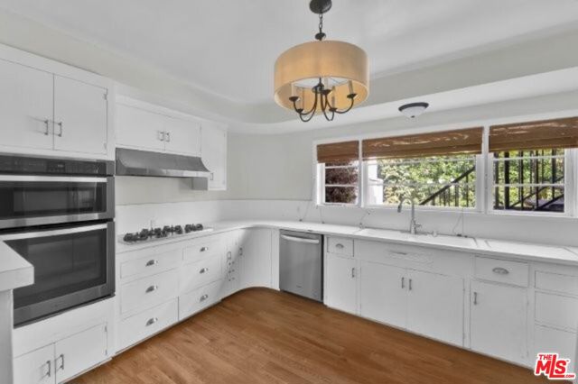 11378 Ovada Place, Los Angeles CA: https://media.crmls.org/mediaz/b5d9b5a0-003d-4a5b-8b0e-deb3354a35bd.jpg