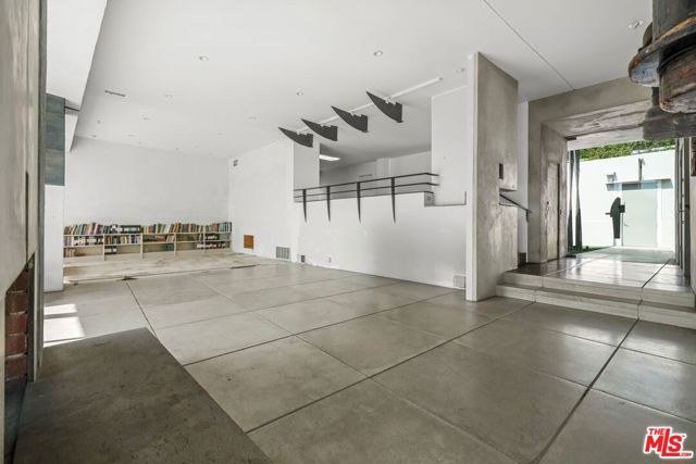 2442 Green View Place, Los Angeles CA: https://media.crmls.org/mediaz/b5da25dd-0ce0-4c1a-bed5-2c532b92d3a1.jpg