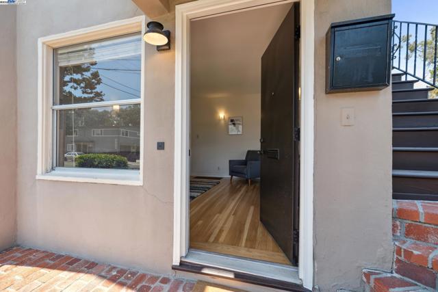 2200 Peach St, Pinole CA: https://media.crmls.org/mediaz/b5da4cd9-d50a-464f-b5d8-25da94a88b88.jpg
