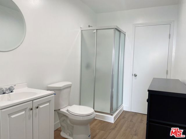 9432 Sierra Mar Place, Los Angeles CA: https://media.crmls.org/mediaz/b5dacd90-8f99-45de-b330-c16b7b636320.jpg