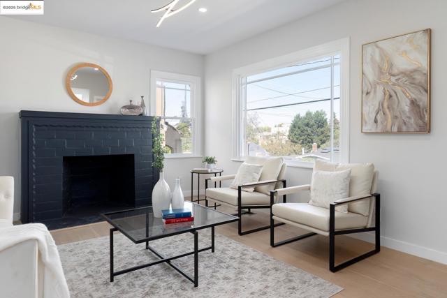1515 Hampel St, Oakland CA: https://media.crmls.org/mediaz/b5daefa4-5e11-4a22-8e1e-612ad3c79376.jpg