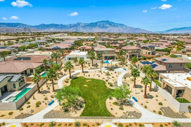 35551 Luna Court, Palm Desert CA: https://media.crmls.org/mediaz/b5db3785-2122-402a-b88f-446776beb1a9.jpg