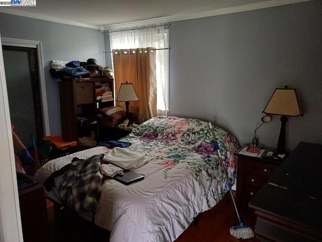 3931 Gardenia Pl, Oakland CA: https://media.crmls.org/mediaz/b5dc1743-1785-452f-8c47-96fc255c407b.jpg
