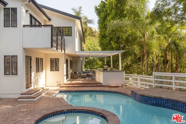 2625 Nichols Canyon Road, Los Angeles CA: https://media.crmls.org/mediaz/b5dcab1c-3e0d-4ce3-b2cf-2a38926b6fec.jpg