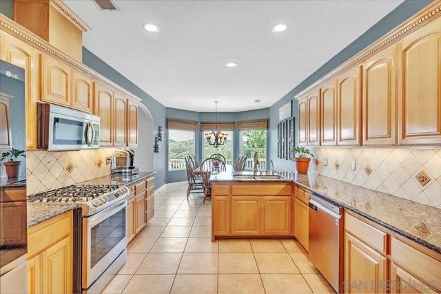 22318 Casa De Carol, Ramona CA: https://media.crmls.org/mediaz/b5dd0c16-52ca-461a-8c56-d8318eaa1a21.jpg