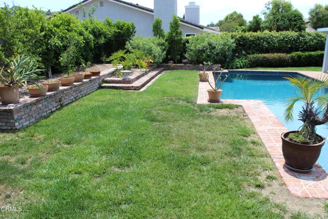 14062 Atwood Court, Moorpark CA: https://media.crmls.org/mediaz/b5dd1df4-f4ff-45b0-81c9-c905ad77101c.jpg