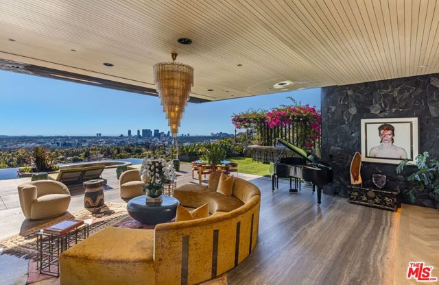 1851 N Stanley Avenue, Los Angeles CA: https://media.crmls.org/mediaz/b5dd713f-292f-4b6e-989c-2eb2ceceb015.jpg