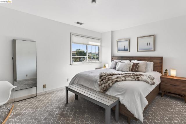 4963 Stoneridge Ct, Oakland CA: https://media.crmls.org/mediaz/b5dd7615-8035-4fe7-83c0-c75d74de6cb5.jpg