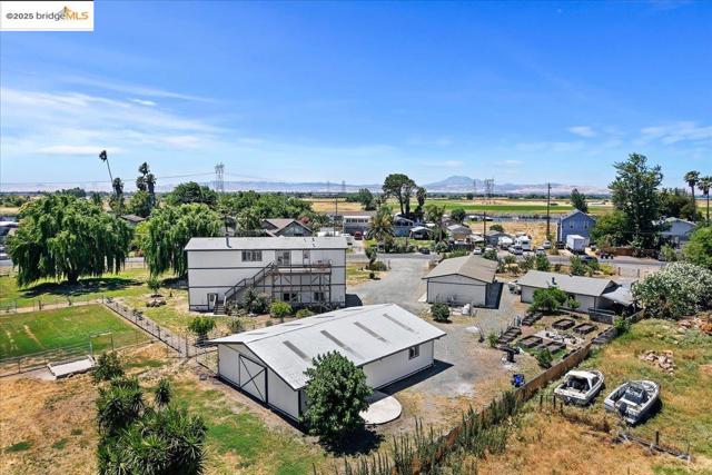 2325 Taylor Rd, Bethel Island CA: https://media.crmls.org/mediaz/b5dd9811-5b0f-4883-afd7-b08321bf1b85.jpg
