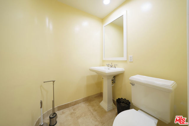 122 N Clark Drive, West Hollywood CA: https://media.crmls.org/mediaz/b5dda8b2-99b3-4821-a2e2-dfc0d7a4a344.jpg