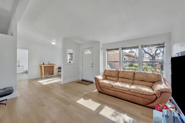 27950 Lancelot Court, Hayward CA: https://media.crmls.org/mediaz/b5de6db7-3d8c-4ff1-80c4-7e9c1ebe6805.jpg