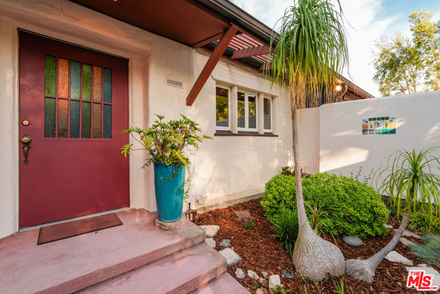 2020 Redcliff Street, Los Angeles CA: https://media.crmls.org/mediaz/b5df45a4-ff86-4998-9bf7-675584375dc8.jpg