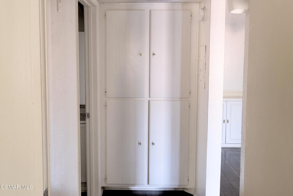 https://media.crmls.org/mediaz/b5dfa5e6-3fec-415d-9e68-cd142cc808dc.jpg?preset=X-Large