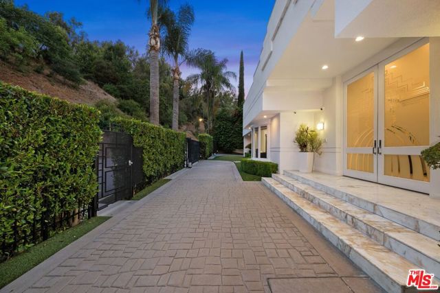 1166 San Ysidro Drive, Beverly Hills, California 90210, 5 Bedrooms Bedrooms, ,3 BathroomsBathrooms,Single Family Residence,For Sale,San Ysidro,24421677