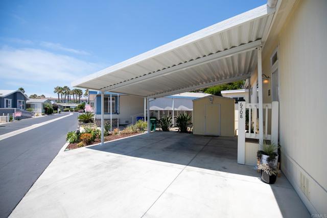 6508 Friendly Place, Carlsbad CA: https://media.crmls.org/mediaz/b5dfc68e-6b22-4951-9828-a1a641d569d0.jpg